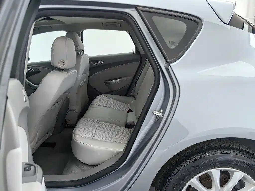 Buick Excelle 2012 — фото 15
