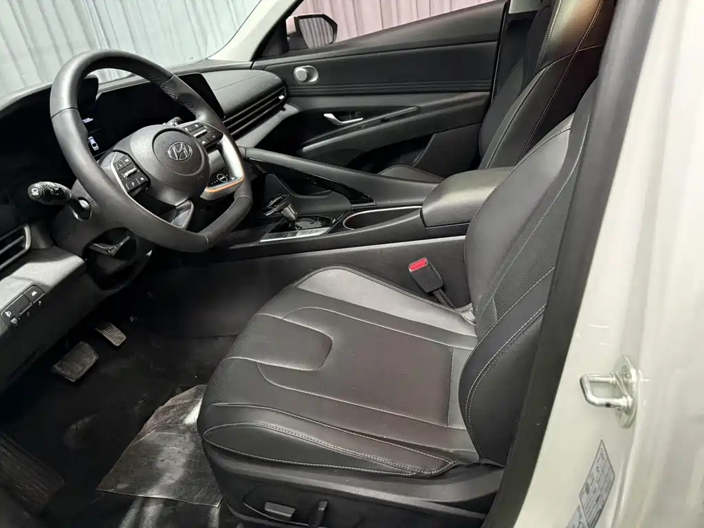 Hyundai Elantra 2023