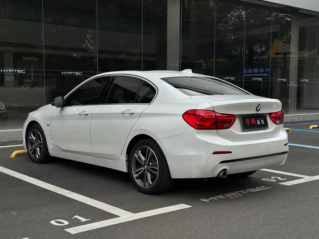 BMW 1 Series 2018 — фото 9