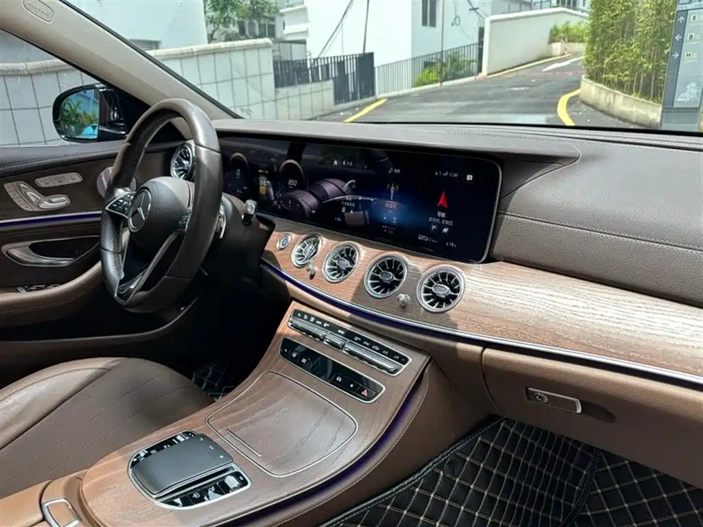 Mercedes-Benz E-Class 2022 — фото 12