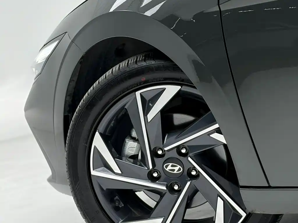 Hyundai Elantra 2023 — фото 13