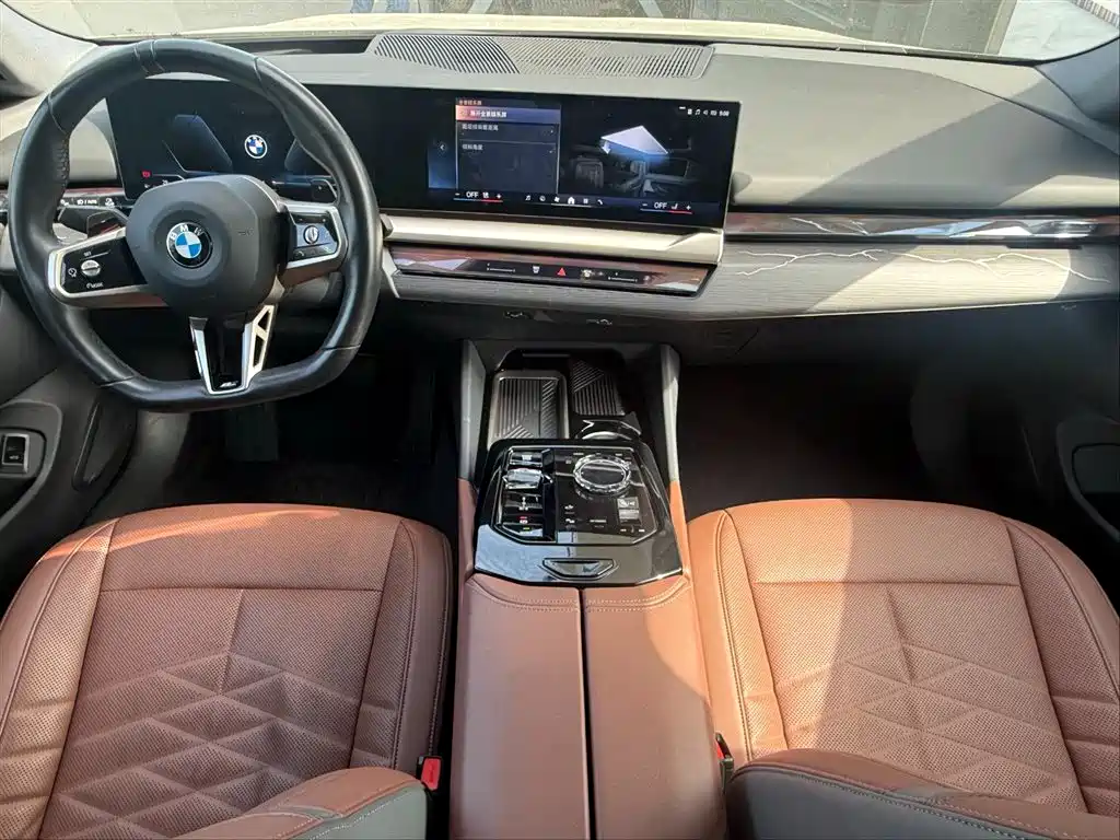 BMW 5 Series 2024 — фото 11