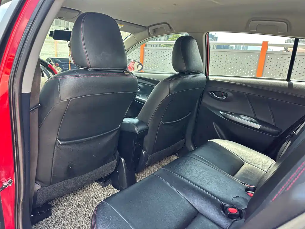 Toyota Yaris L 2015