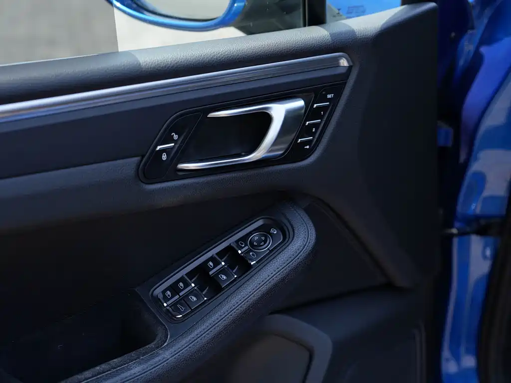 Porsche Macan 2017 — фото 10