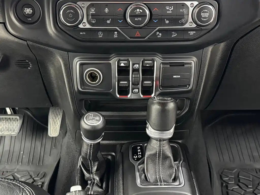 Jeep Wrangler 2019 — фото 11