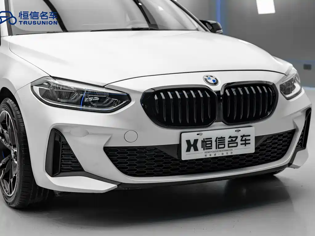 BMW 1 Series 2021 — фото 9
