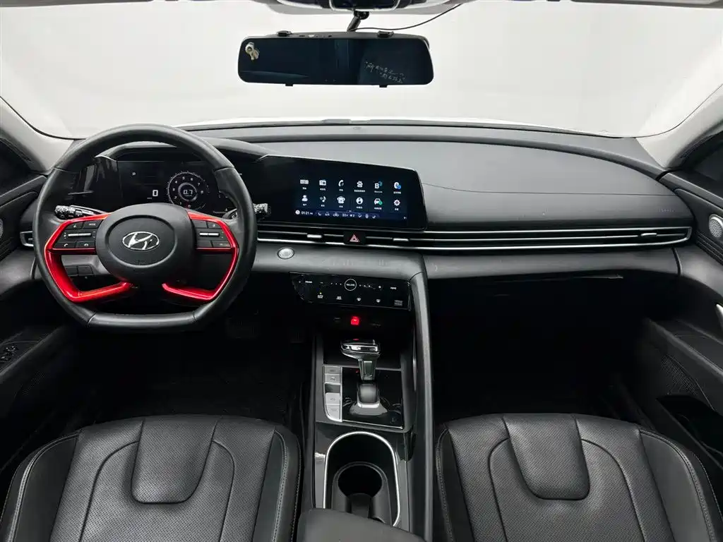 Hyundai Elantra 2022 — фото 21