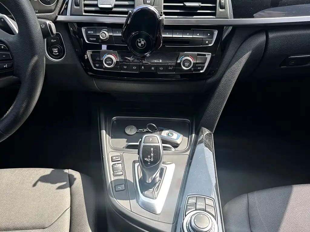 BMW 3 Series 2016 — фото 12