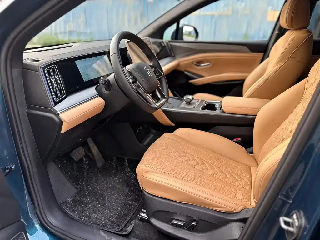 BYD L DM-i 2025 — фото 4