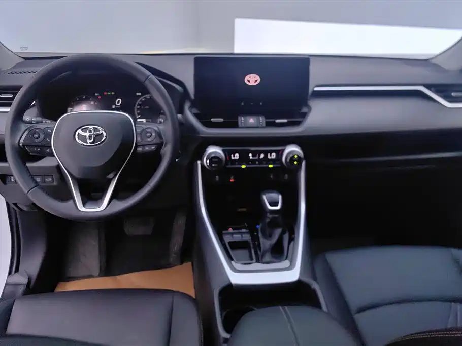 Toyota RAV4 2025 — фото 12