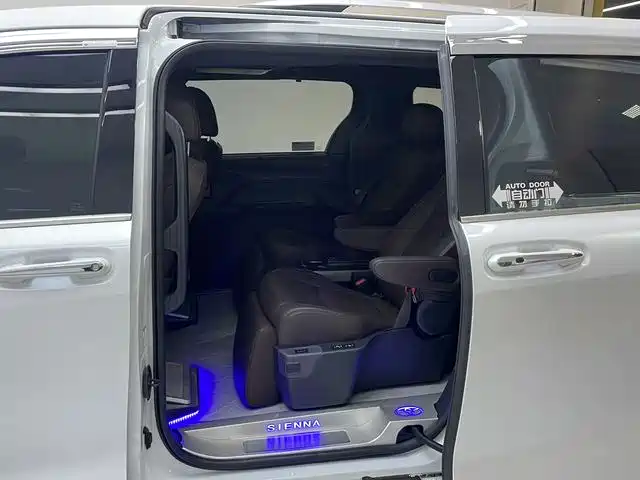 Toyota Sienna 2024 — фото 14