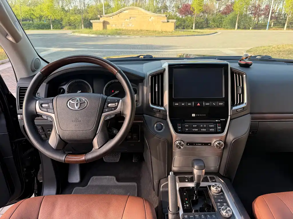 Toyota Land Cruiser 2020 — фото 24