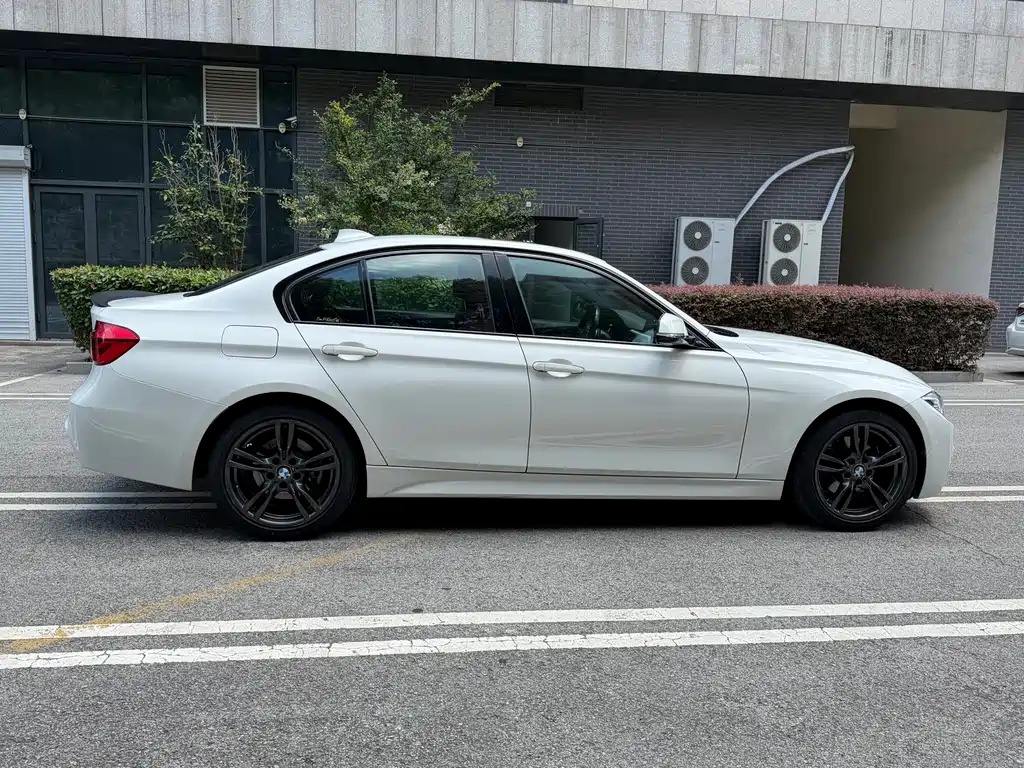 BMW 3 Series 2019 — фото 17