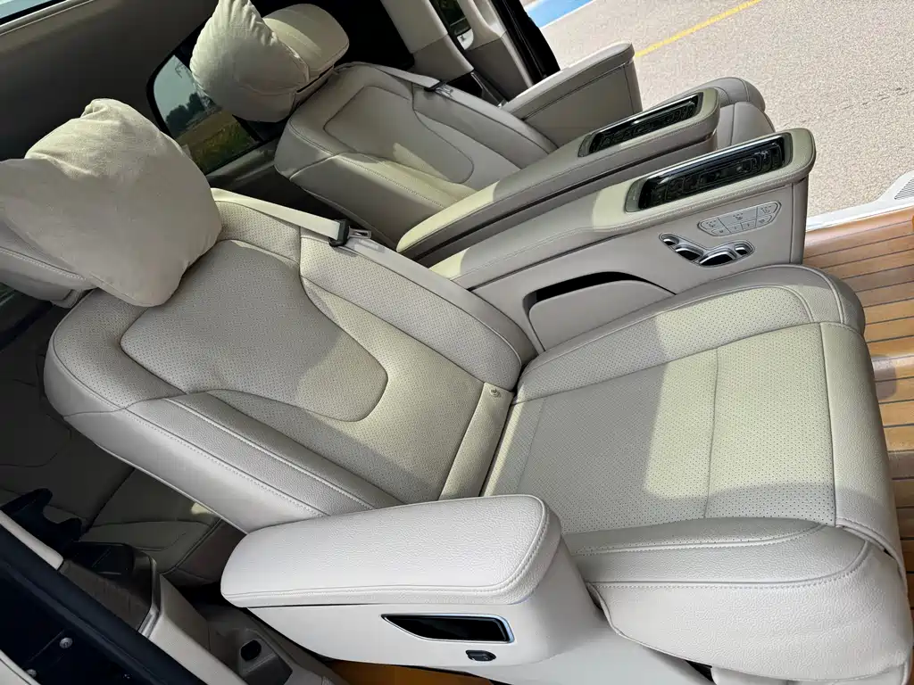 Mercedes-Benz V-Class 2022 — фото 13