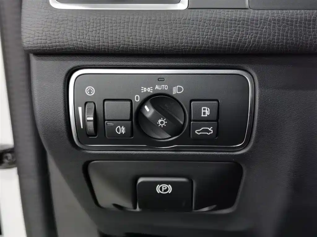 Volvo XC60 2015 — фото 21