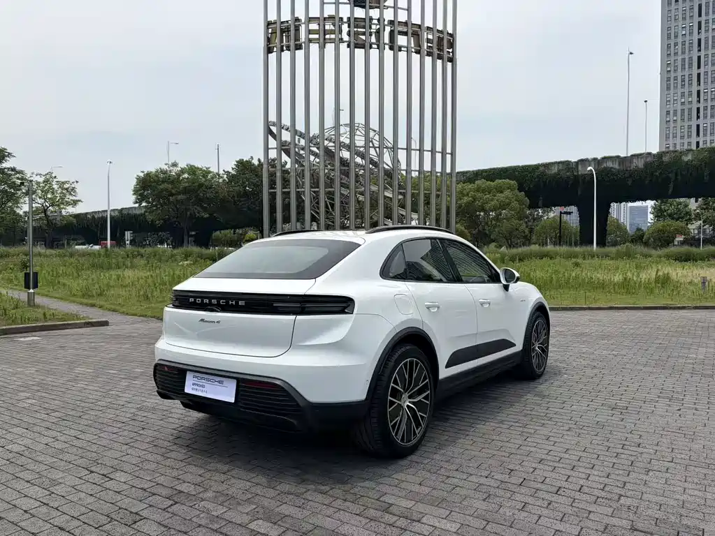 Porsche Macan EV 2025 — фото 7