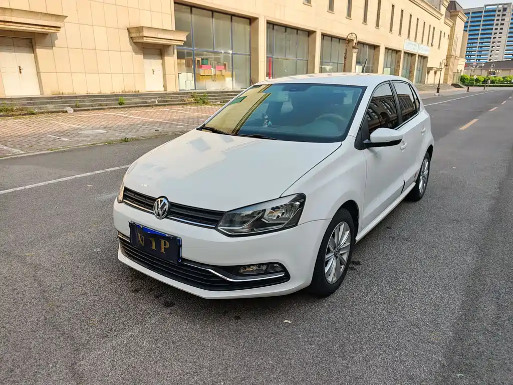 Volkswagen Polo 2015 — фото 1