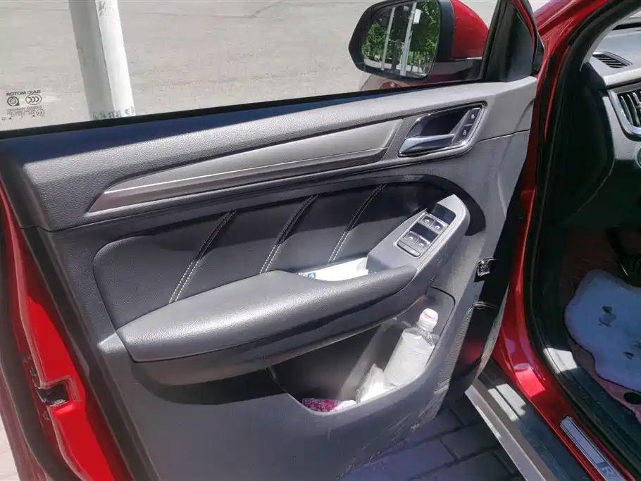 Roewe RX5 New Energy 2018 — фото 7