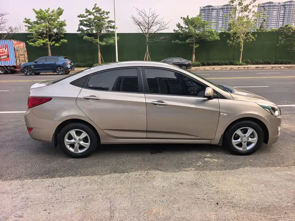 Hyundai Verna 2015 — фото 4