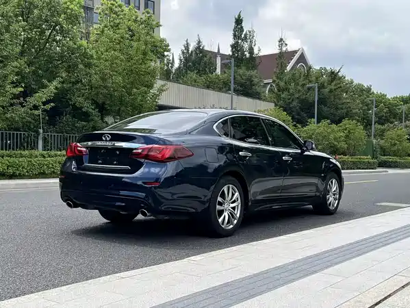 Infiniti Q70 2017