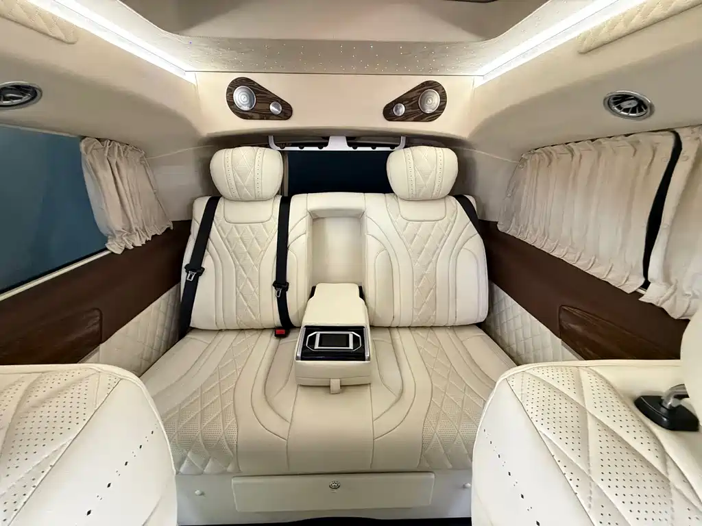 Mercedes-Benz V-Class 2020 — фото 11