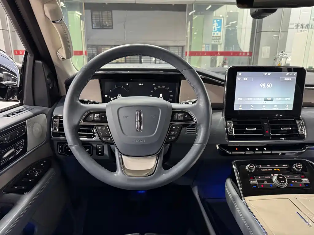Lincoln Navigator 2022 — фото 14