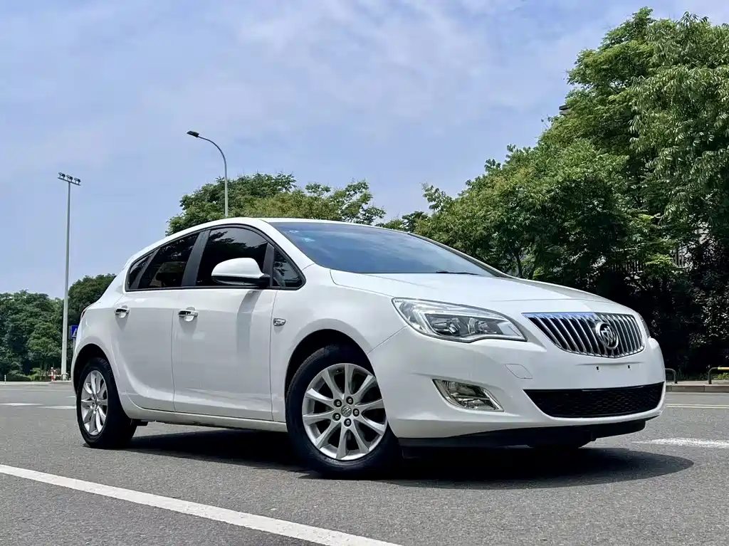 Buick Excelle 2013 — фото 2