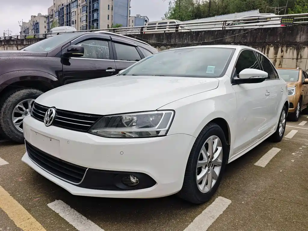 Volkswagen Sagitar 2012