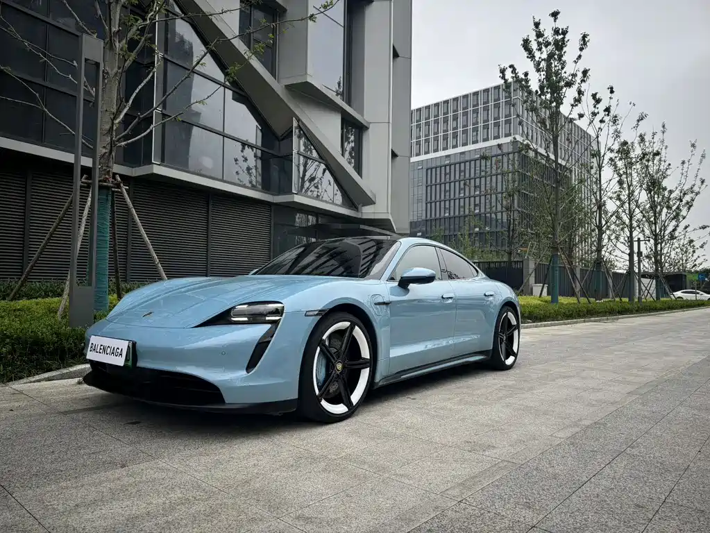 Porsche Taycan 2022