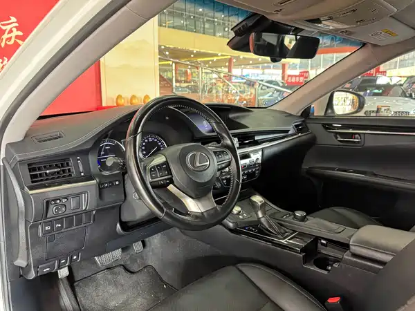 Lexus ES 2017