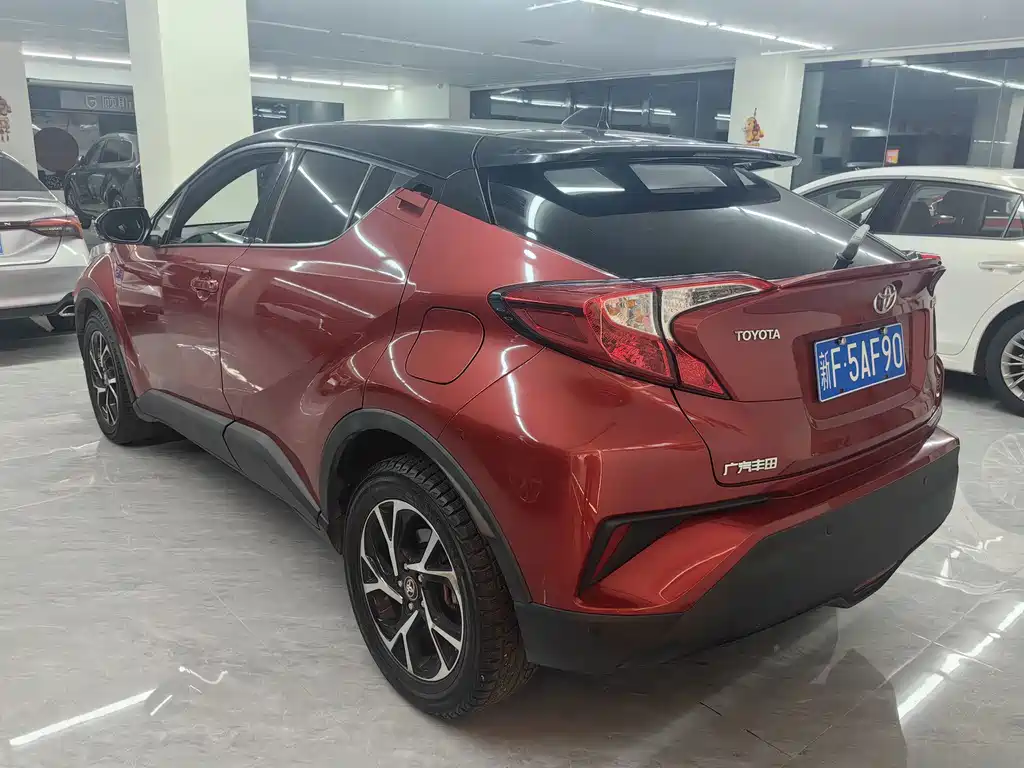 Toyota C-HR 2018 — фото 4
