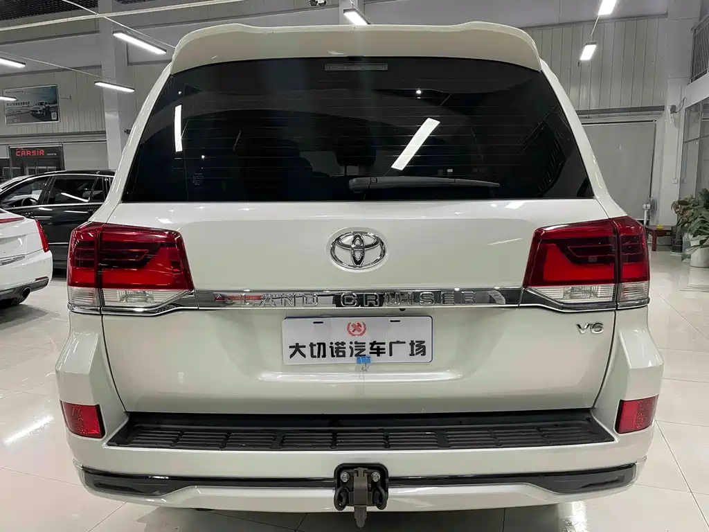 Toyota Land Cruiser 2018 — фото 13