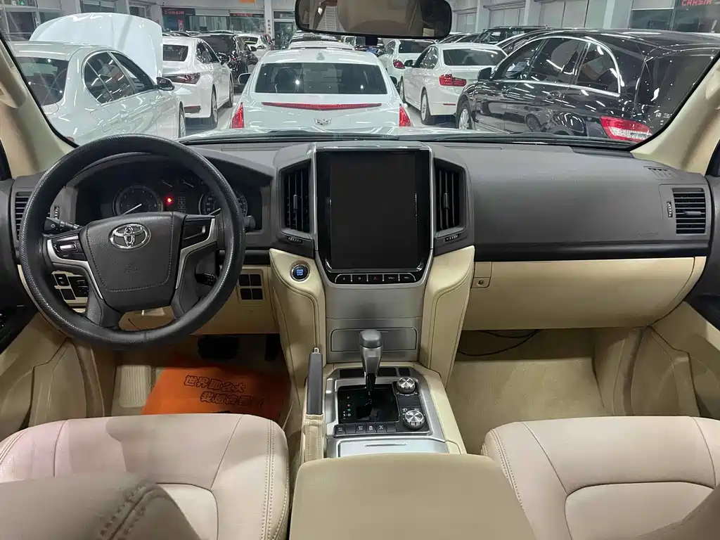 Toyota Land Cruiser 2018 — фото 6