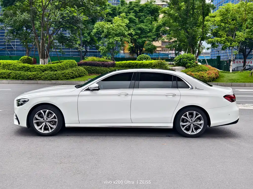 Mercedes-Benz E-Class 2022 — фото 11