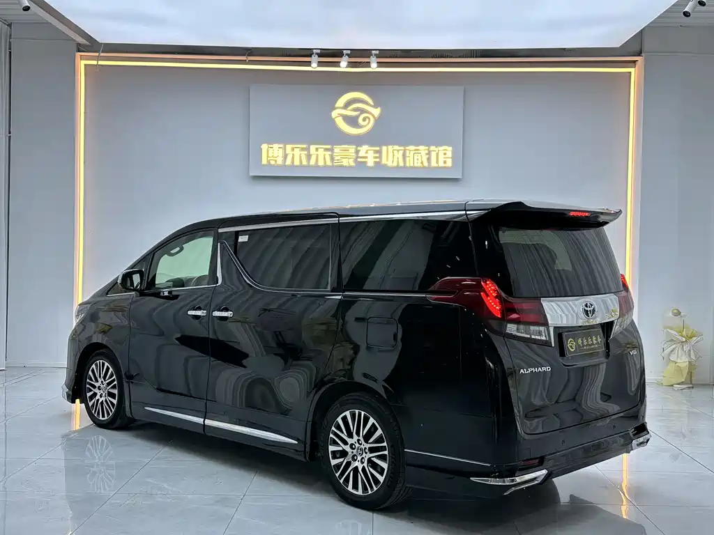 Toyota Alphard 2018 — фото 22