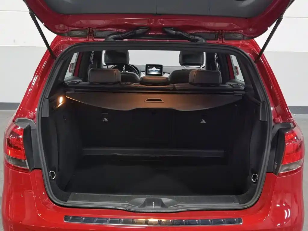 Mercedes-Benz B-Class 2017 — фото 16