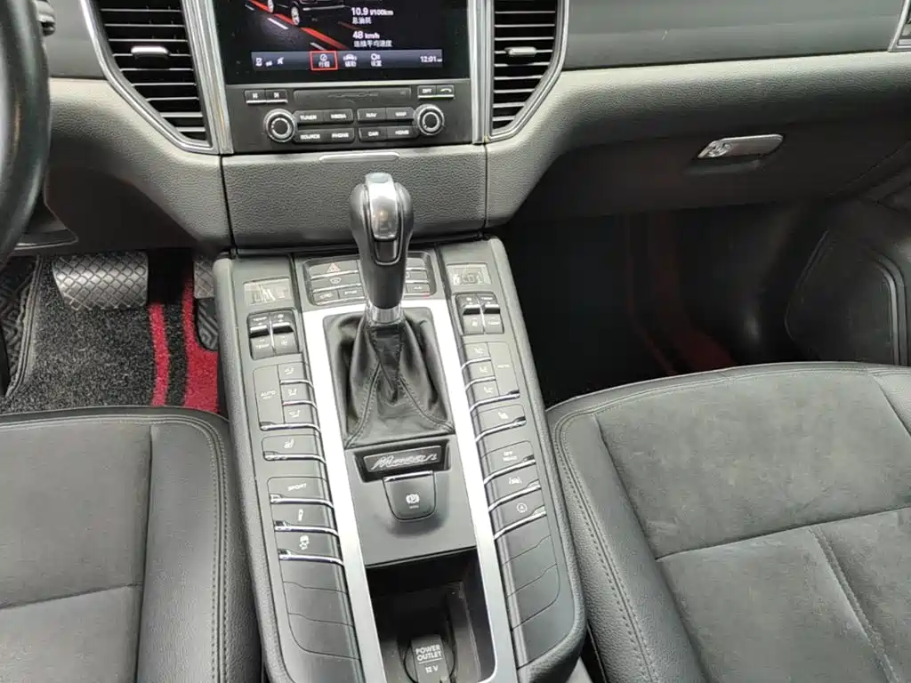 Porsche Macan 2018 — фото 14