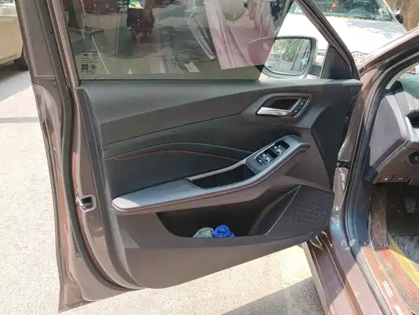 MG MG5 2025