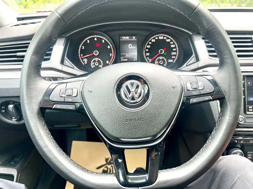 Volkswagen Passat 2018 — фото 11