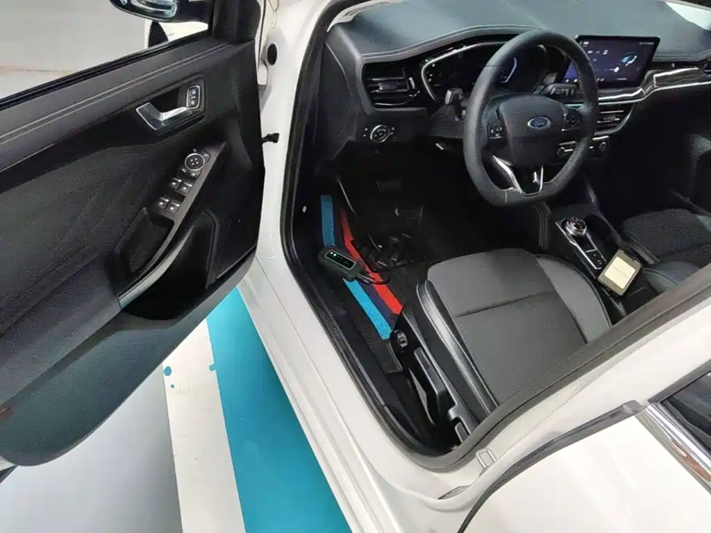 Ford Focus 2021 — фото 16