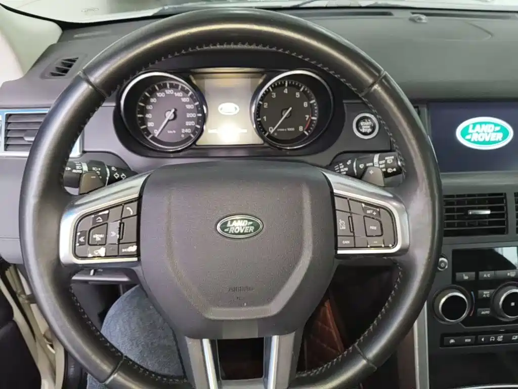 Land Rover Discovery Sport 2017 — фото 11