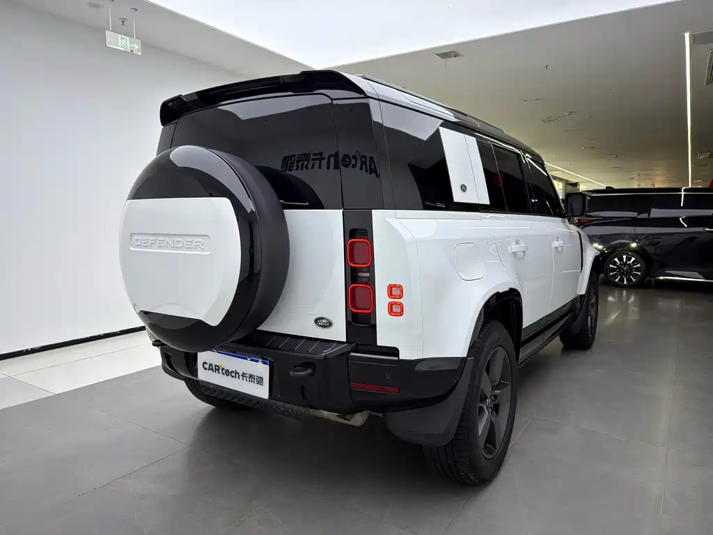 Land Rover Defender 2023 — фото 3