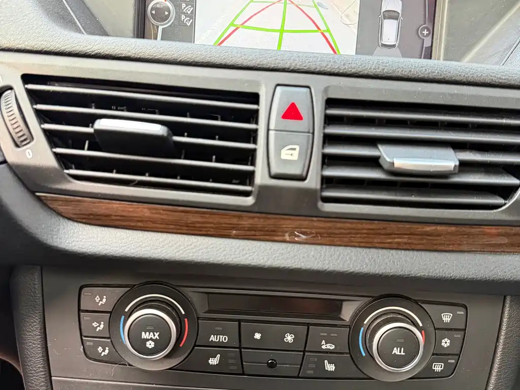BMW X1 2012 — фото 16