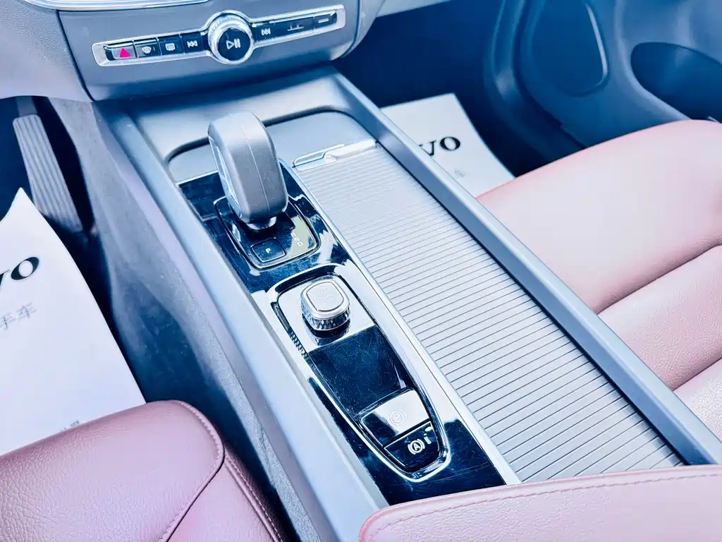 Volvo XC60 2024 — фото 10