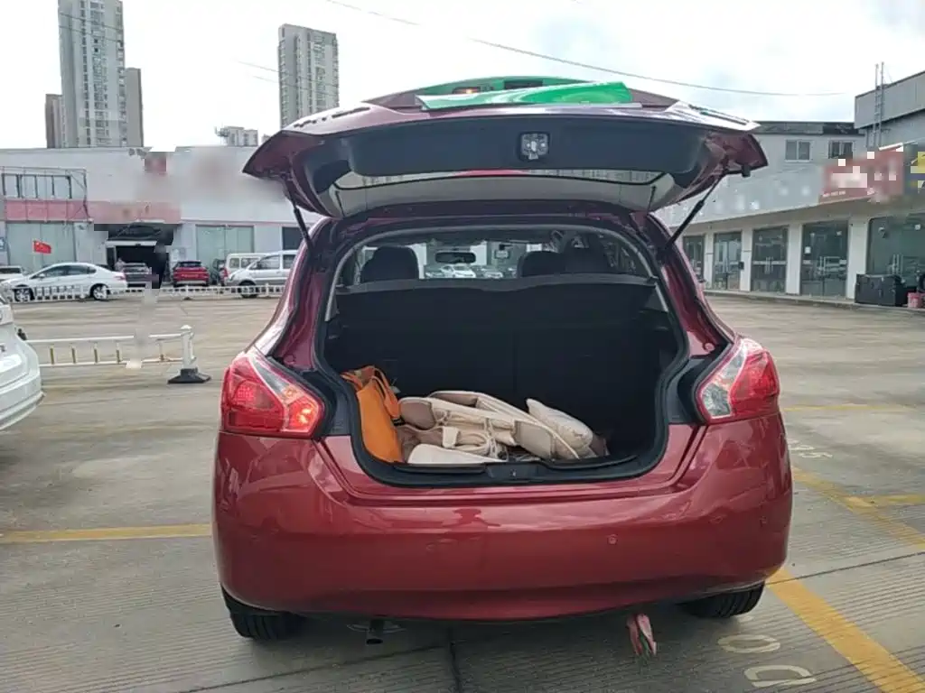 Nissan Tiida 2015 — фото 19