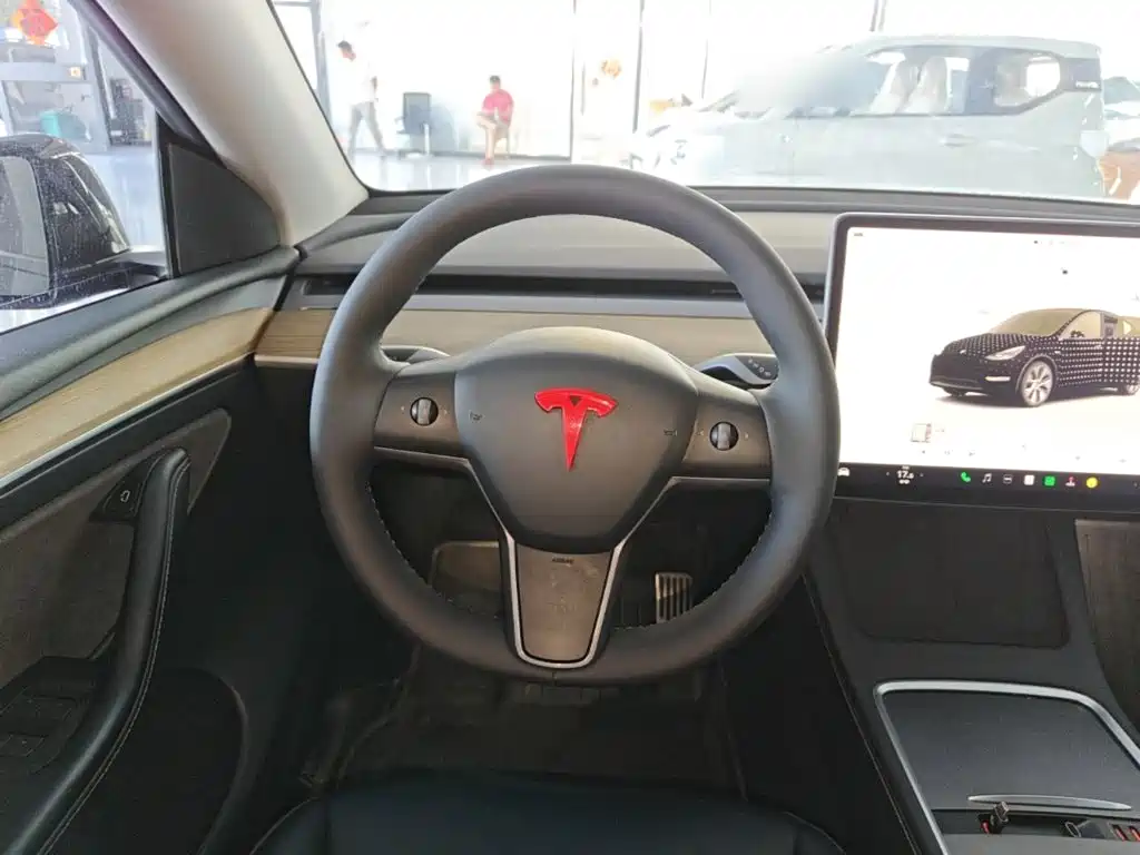 Tesla Model Y 2023 — фото 11