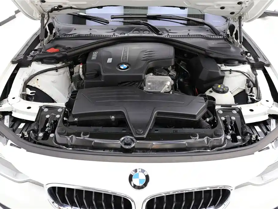 BMW 3 Series 2016 — фото 22