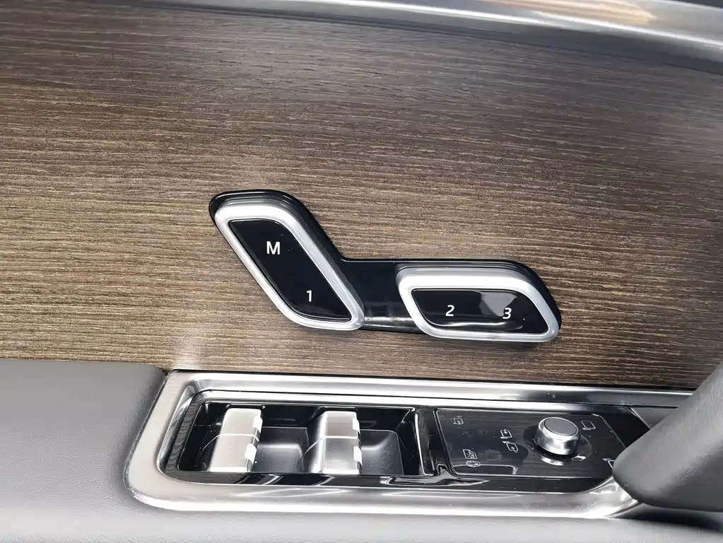 Land Rover Range Rover 2025 — фото 16