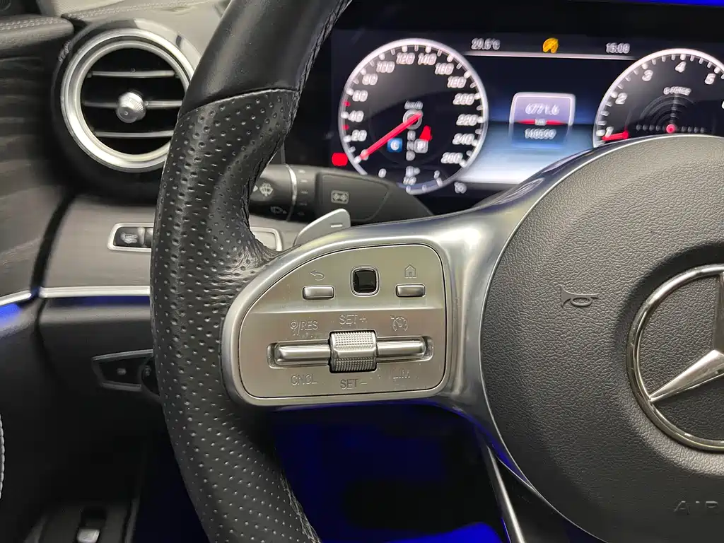 Mercedes-Benz E-Class 2020 — фото 15