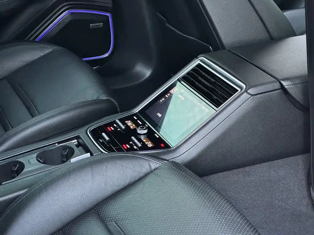 Porsche Panamera 2018 — фото 19